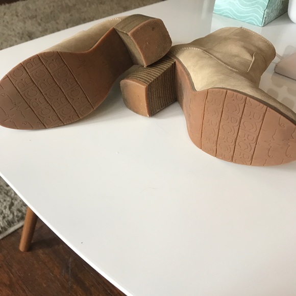 BC Crew Boot In Taupe - Picture 6 of 8